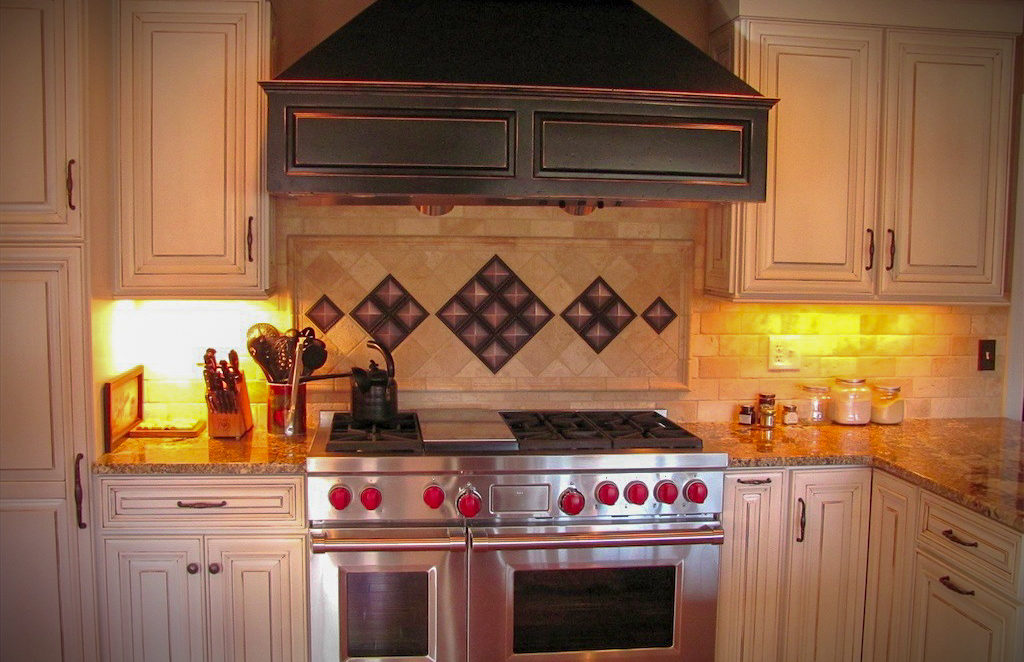 Chefs Kitchen With Custom Backsplash